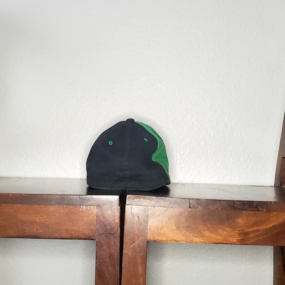 Flexfit Hat Black/ Green Skater Hat - Picture 2 of 4